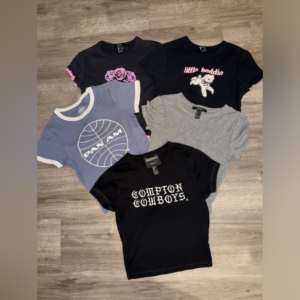 ❤️🔥Firm Price❤️🔥5 pieces Forever 21 Baby Tee S size